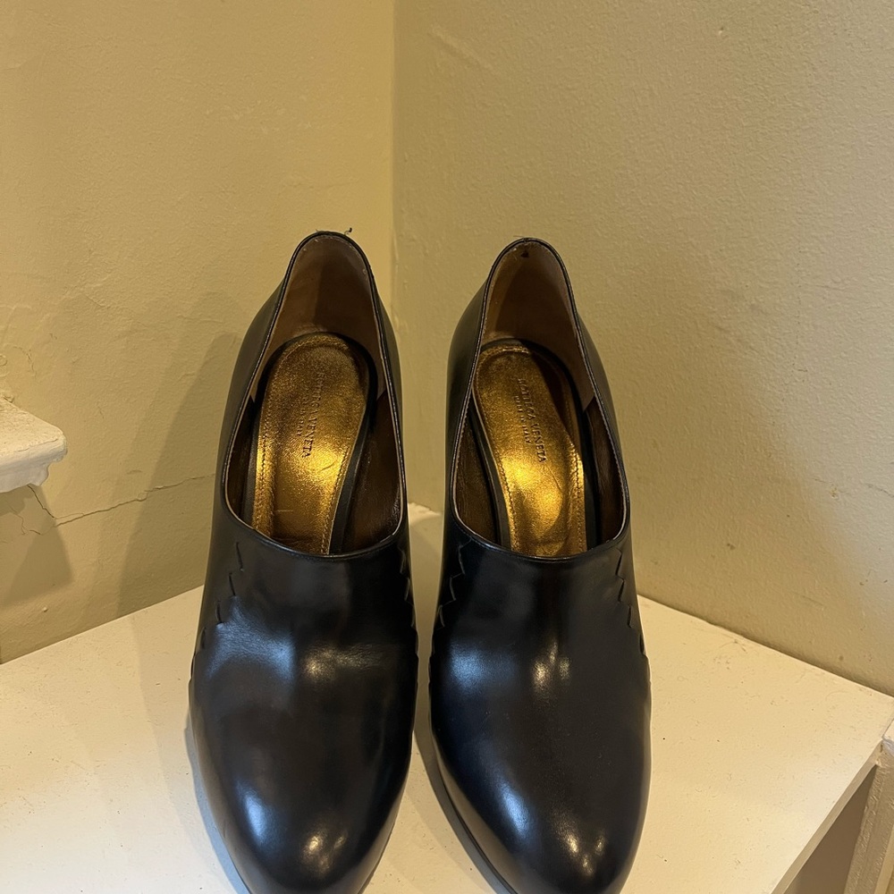 Bottega Veneta Black Leather Heels - Picture 3 of 7